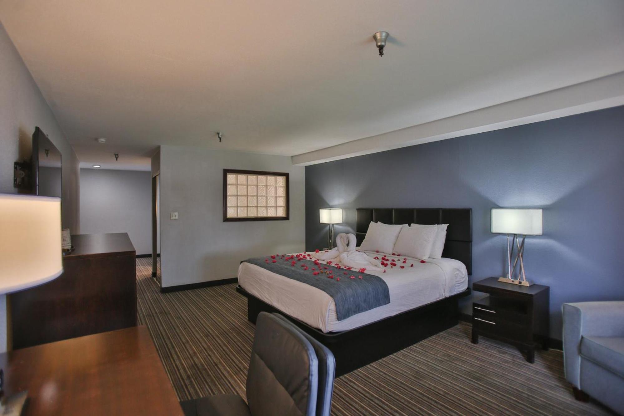 Western Surf Hotel 3*