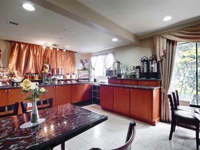 Western Surf Hotel 3*